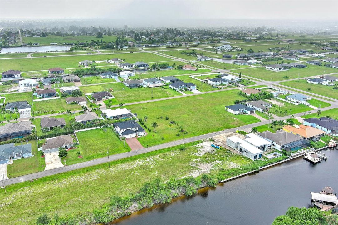 На продажу: $246,000 (0.23 acres)