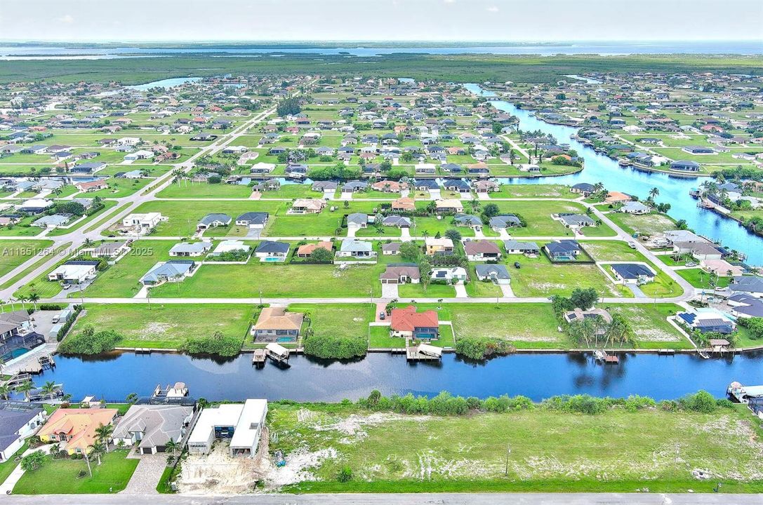 На продажу: $246,000 (0.23 acres)