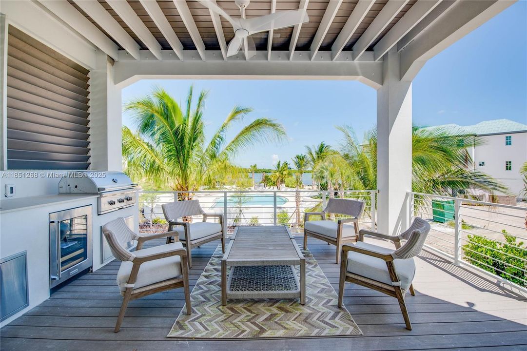 Recently Sold: $4,500,000 (5 beds, 4 baths, 3011 Square Feet)