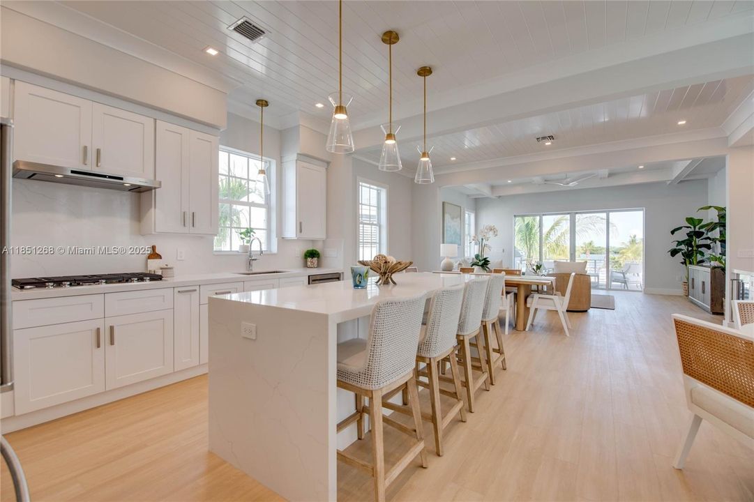 Recently Sold: $4,500,000 (5 beds, 4 baths, 3011 Square Feet)