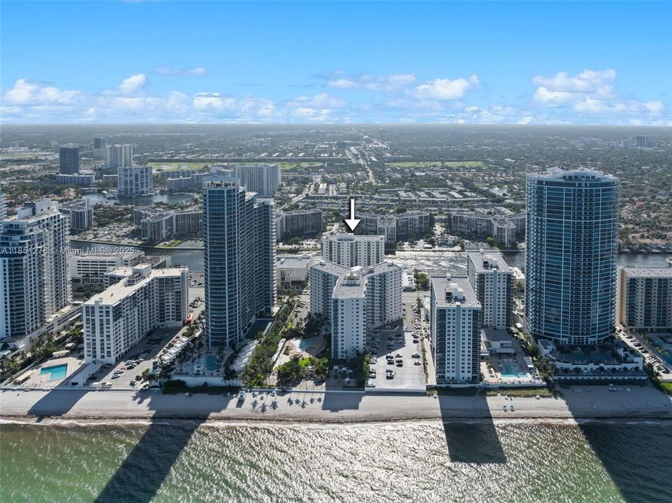 На продажу: $335,000 (2 спален, 1 ванн, 963 Квадратных фут)