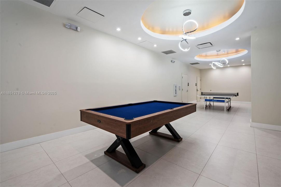 На продажу: $335,000 (2 спален, 1 ванн, 963 Квадратных фут)