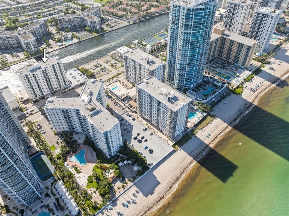 На продажу: $335,000 (2 спален, 1 ванн, 963 Квадратных фут)