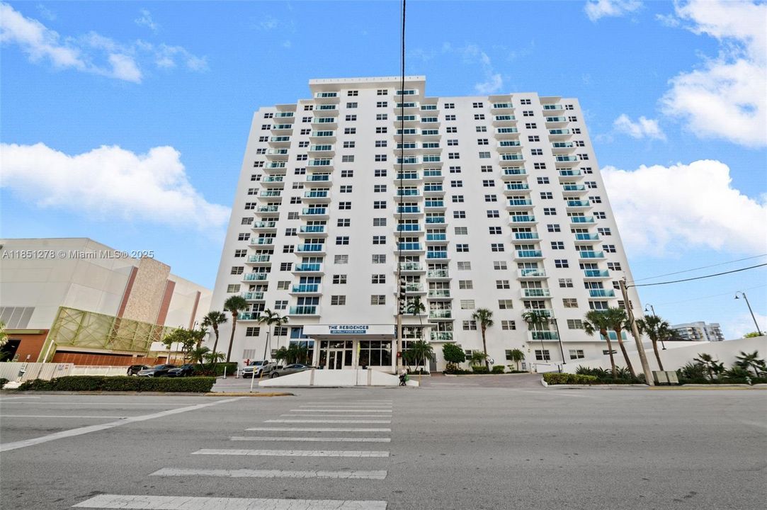 На продажу: $335,000 (2 спален, 1 ванн, 963 Квадратных фут)