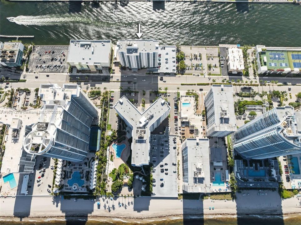 На продажу: $335,000 (2 спален, 1 ванн, 963 Квадратных фут)