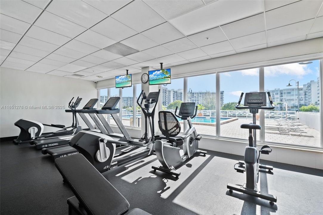 На продажу: $335,000 (2 спален, 1 ванн, 963 Квадратных фут)