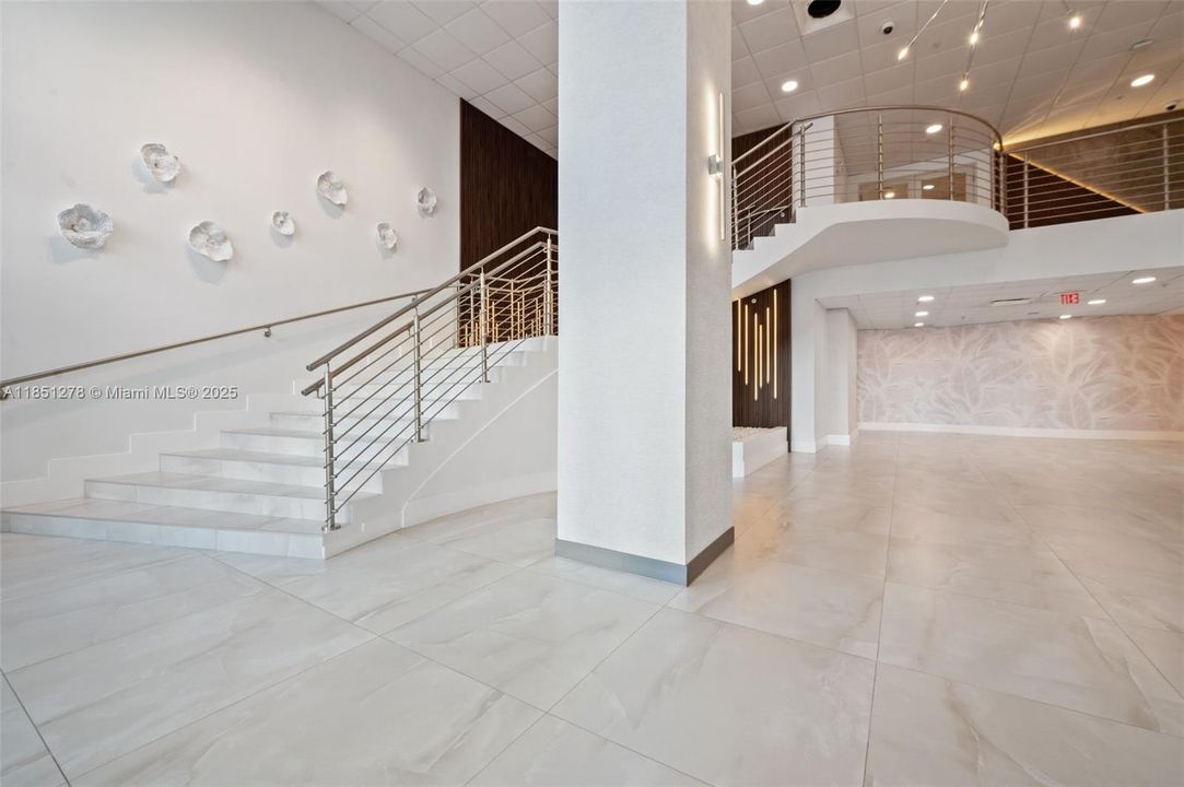 На продажу: $335,000 (2 спален, 1 ванн, 963 Квадратных фут)