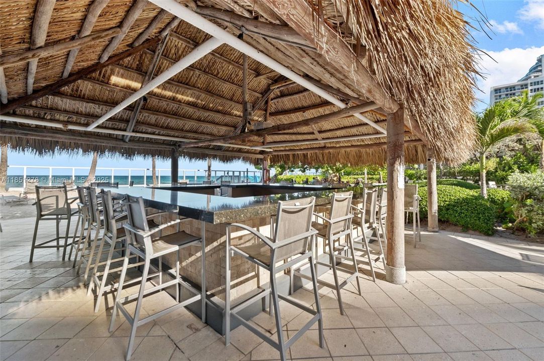 На продажу: $335,000 (2 спален, 1 ванн, 963 Квадратных фут)