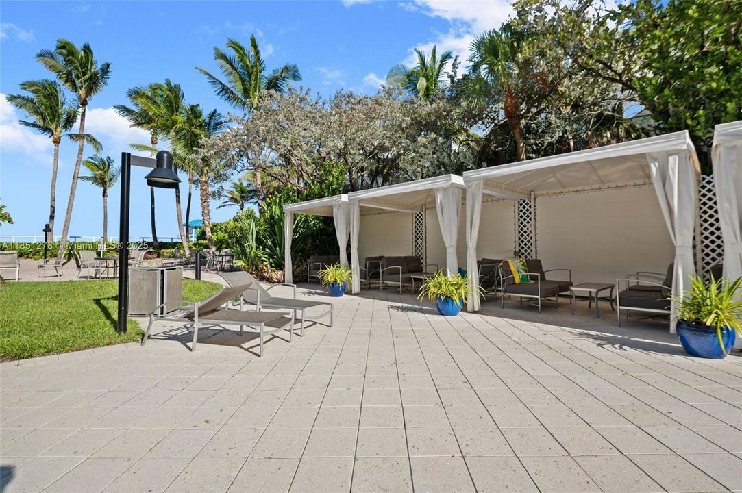 На продажу: $335,000 (2 спален, 1 ванн, 963 Квадратных фут)