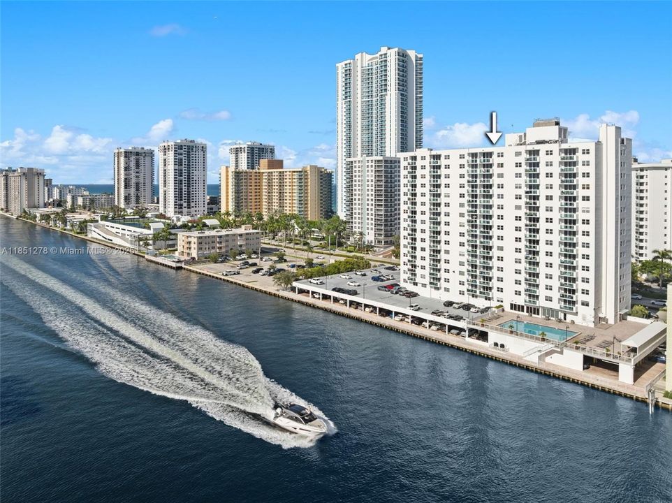 На продажу: $335,000 (2 спален, 1 ванн, 963 Квадратных фут)