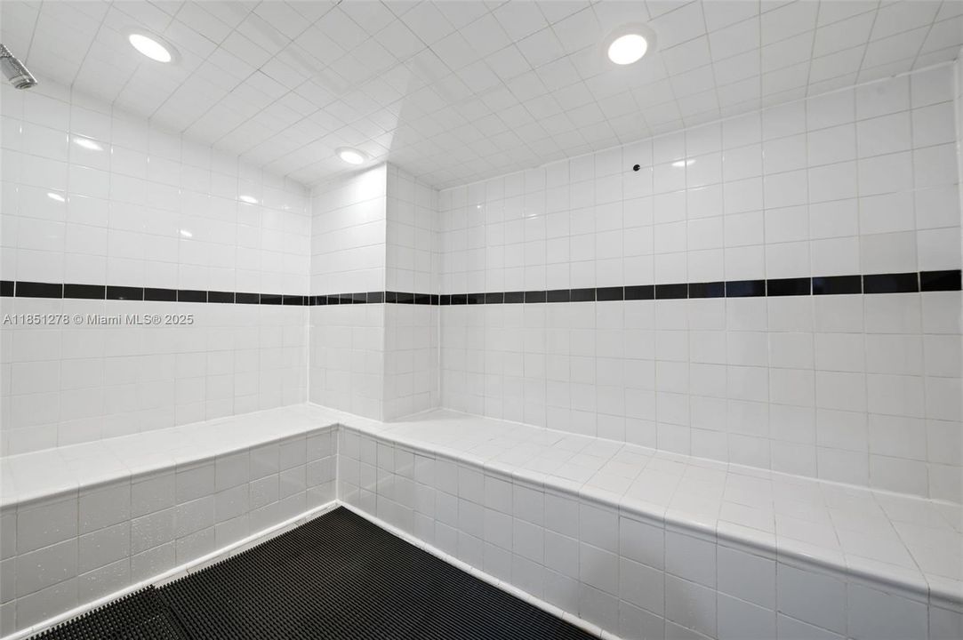 На продажу: $335,000 (2 спален, 1 ванн, 963 Квадратных фут)