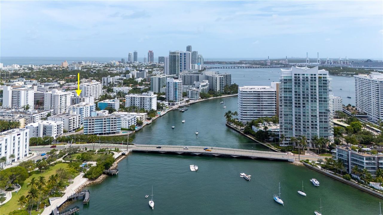 For Sale: $295,000 (1 beds, 1 baths, 768 Square Feet)