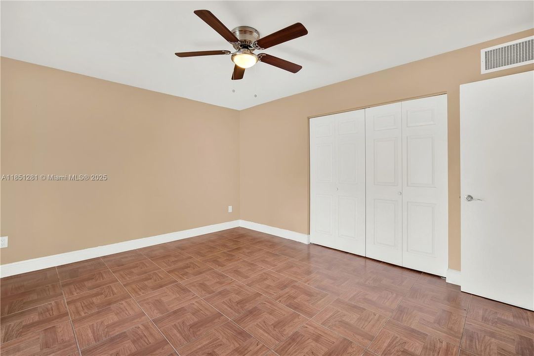 For Sale: $295,000 (1 beds, 1 baths, 768 Square Feet)