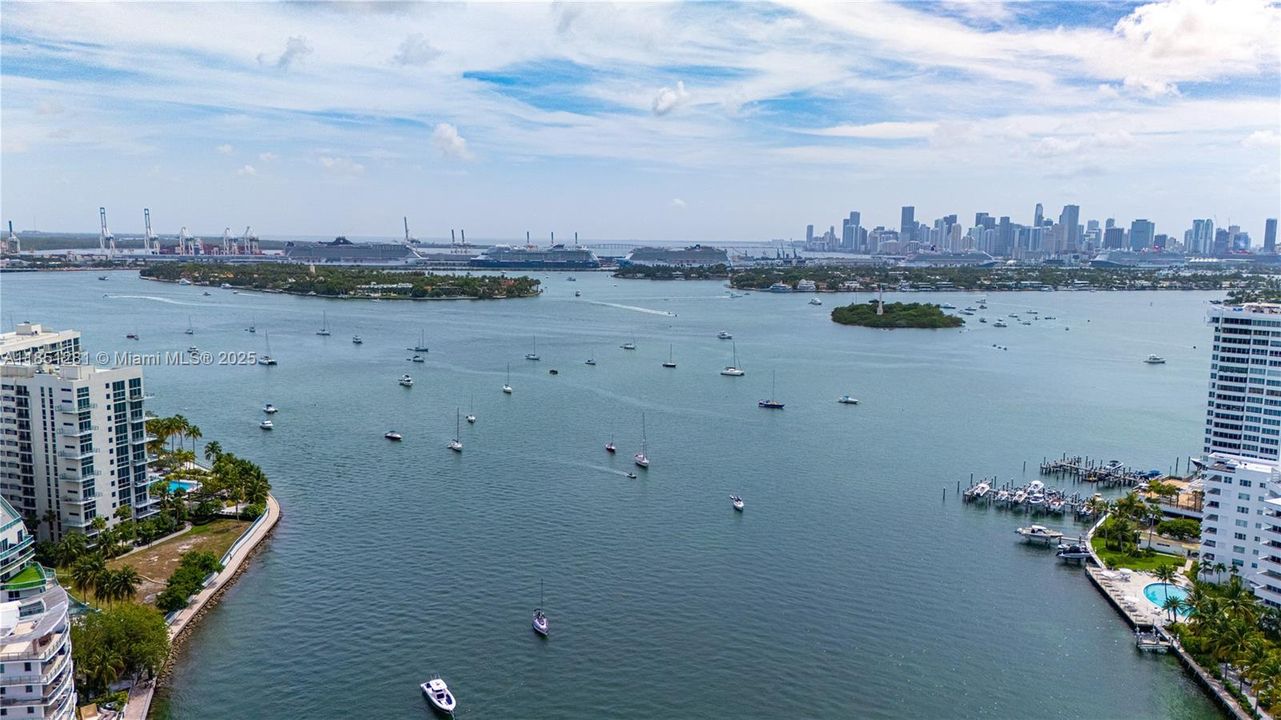 For Sale: $295,000 (1 beds, 1 baths, 768 Square Feet)