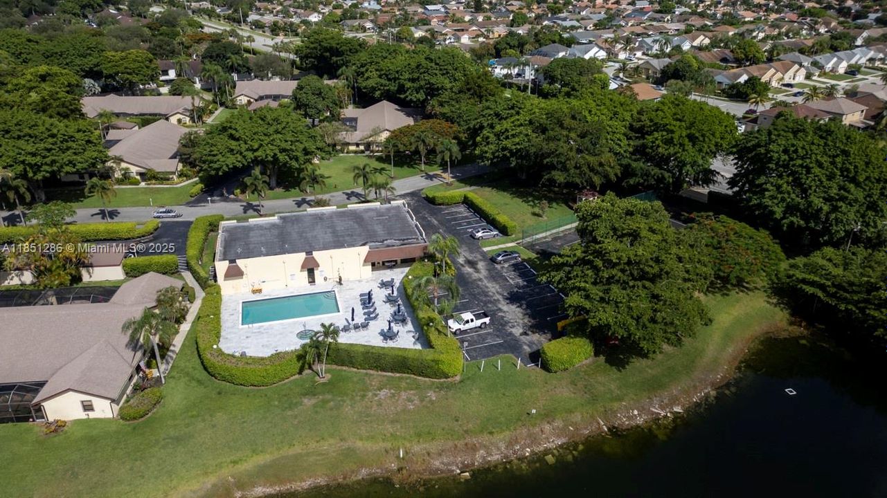 На продажу: $260,000 (2 спален, 2 ванн, 1586 Квадратных фут)