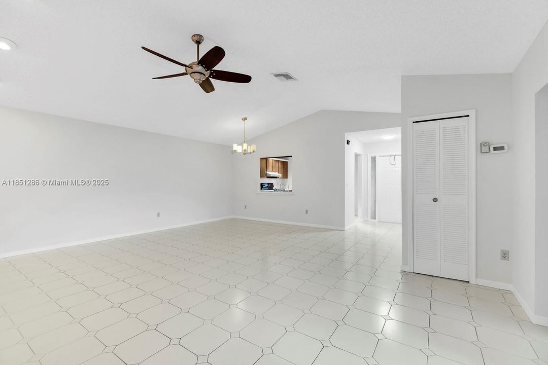 На продажу: $260,000 (2 спален, 2 ванн, 1586 Квадратных фут)