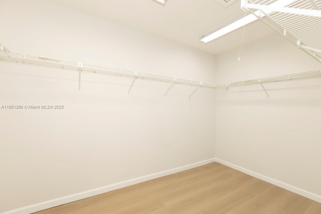 На продажу: $260,000 (2 спален, 2 ванн, 1586 Квадратных фут)