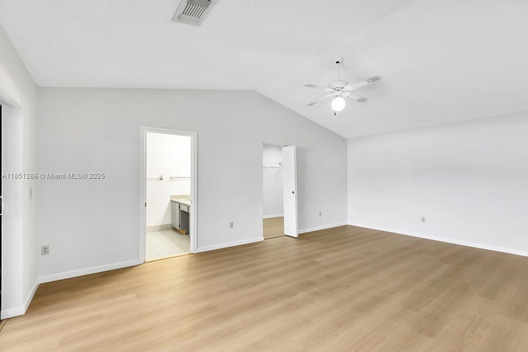 На продажу: $260,000 (2 спален, 2 ванн, 1586 Квадратных фут)