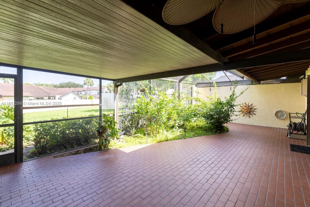 На продажу: $260,000 (2 спален, 2 ванн, 1586 Квадратных фут)