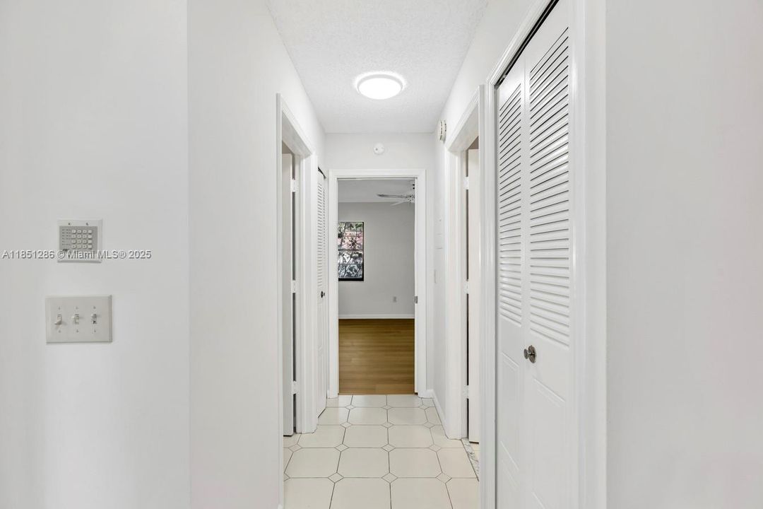 На продажу: $260,000 (2 спален, 2 ванн, 1586 Квадратных фут)