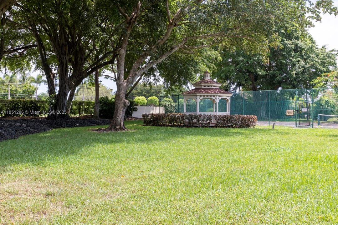 На продажу: $260,000 (2 спален, 2 ванн, 1586 Квадратных фут)