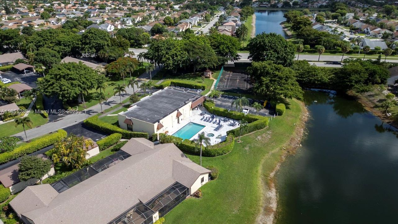 На продажу: $260,000 (2 спален, 2 ванн, 1586 Квадратных фут)