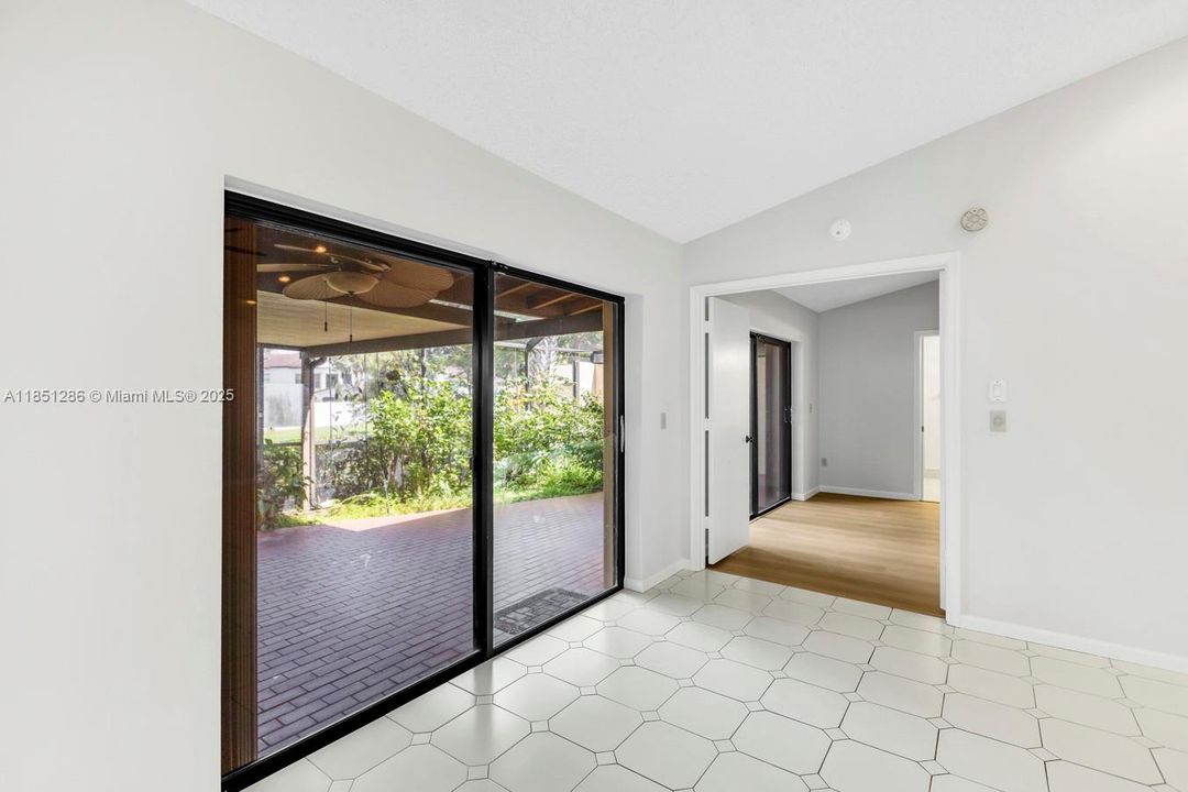 На продажу: $260,000 (2 спален, 2 ванн, 1586 Квадратных фут)