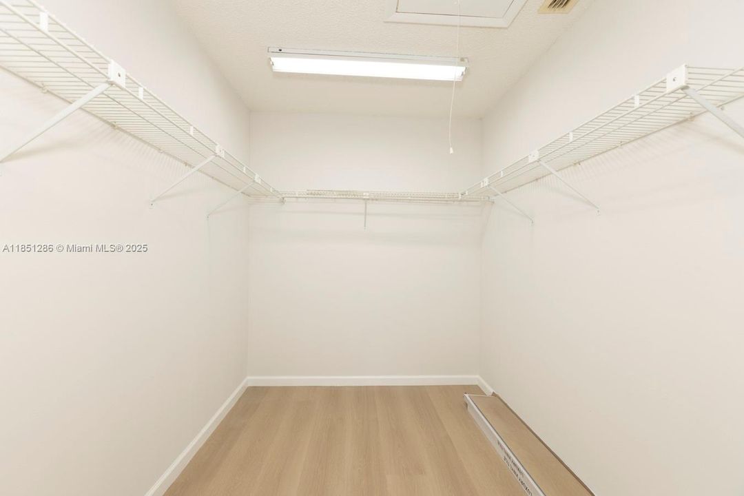 На продажу: $260,000 (2 спален, 2 ванн, 1586 Квадратных фут)