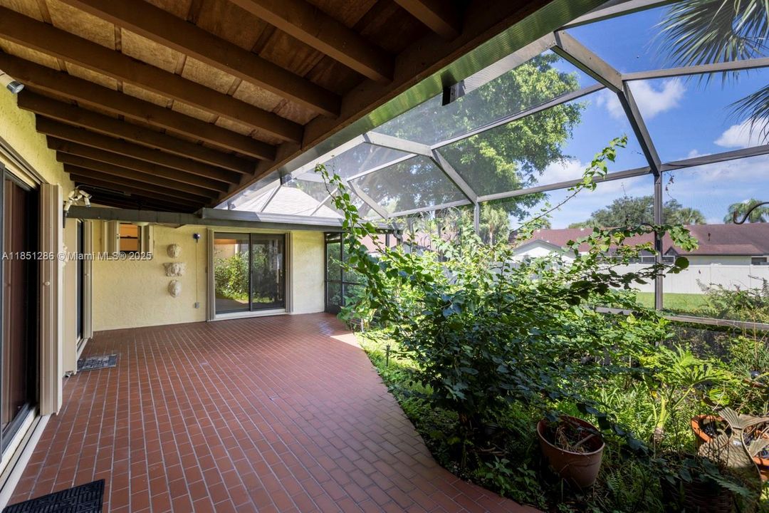 На продажу: $260,000 (2 спален, 2 ванн, 1586 Квадратных фут)