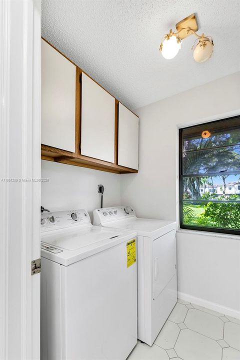 На продажу: $260,000 (2 спален, 2 ванн, 1586 Квадратных фут)