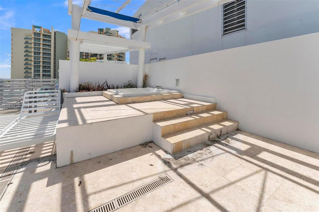 For Sale: $295,000 (0 beds, 1 baths, 500 Square Feet)