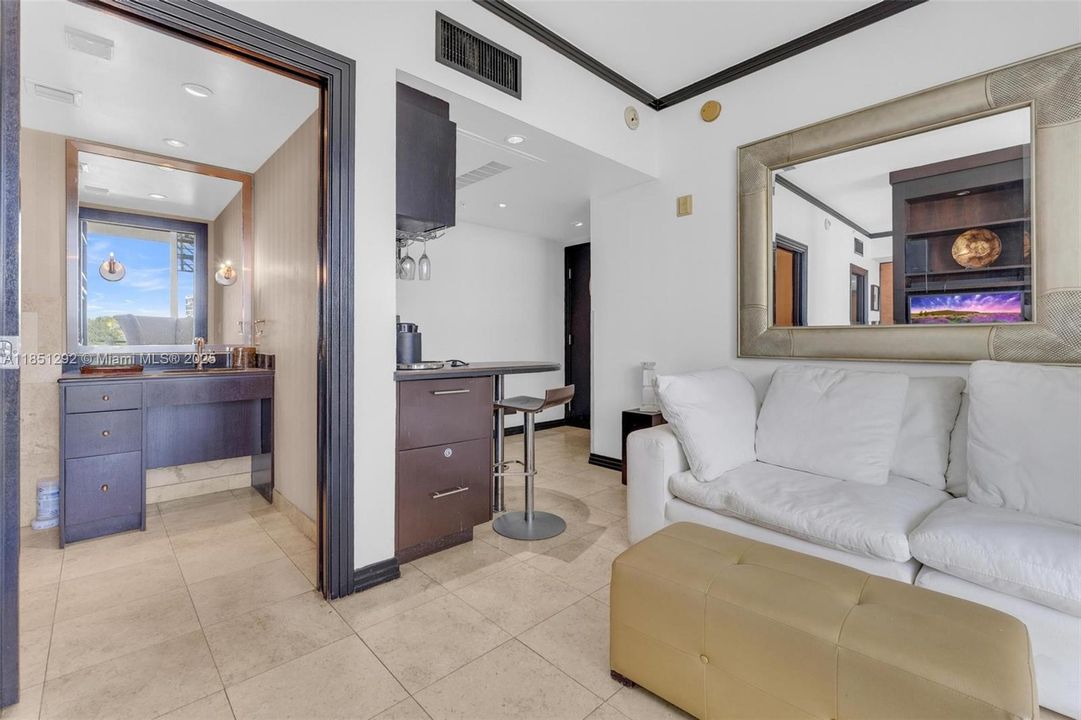 For Sale: $295,000 (0 beds, 1 baths, 500 Square Feet)