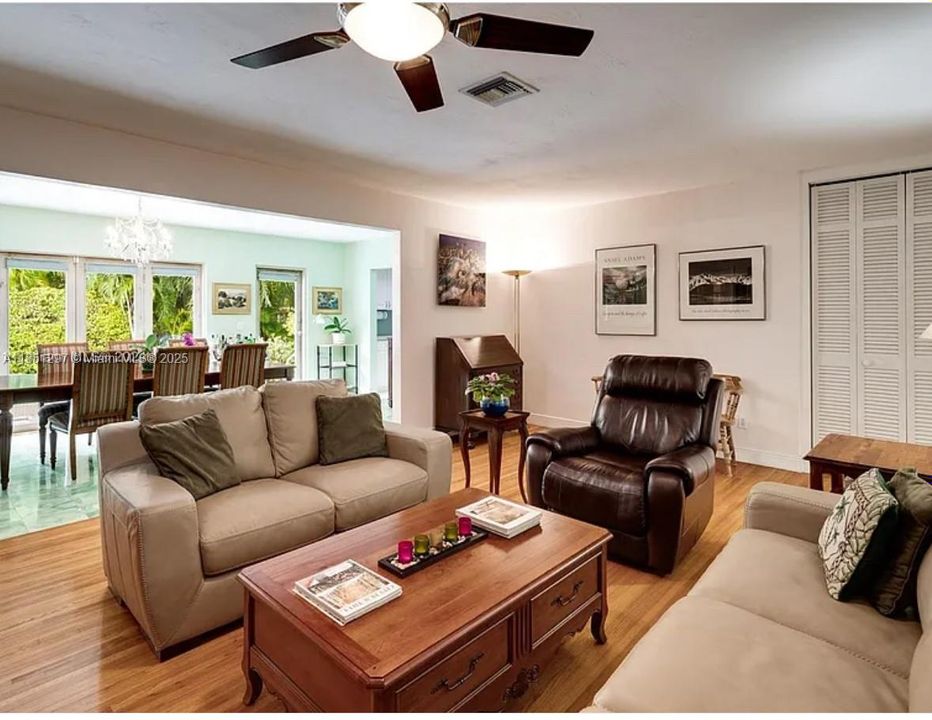 En Venta: $2,800,000 (4 camas, 3 baños, 1752 Pies cuadrados)