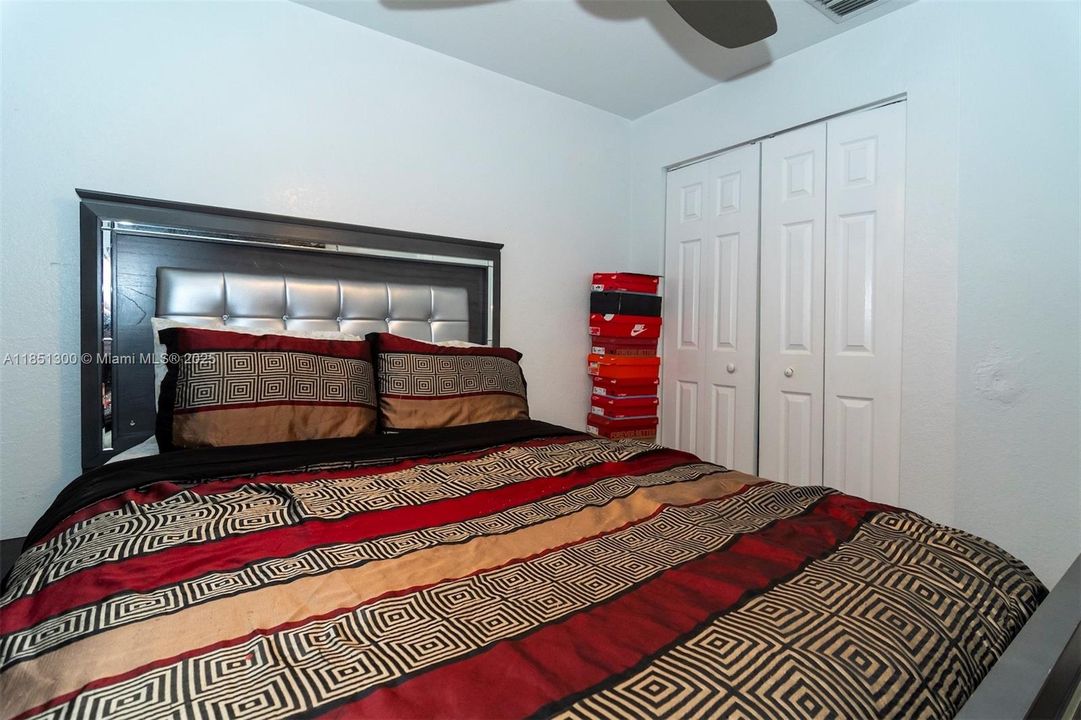 Vendido Recientemente: $349,900 (3 camas, 2 baños, 1568 Pies cuadrados)