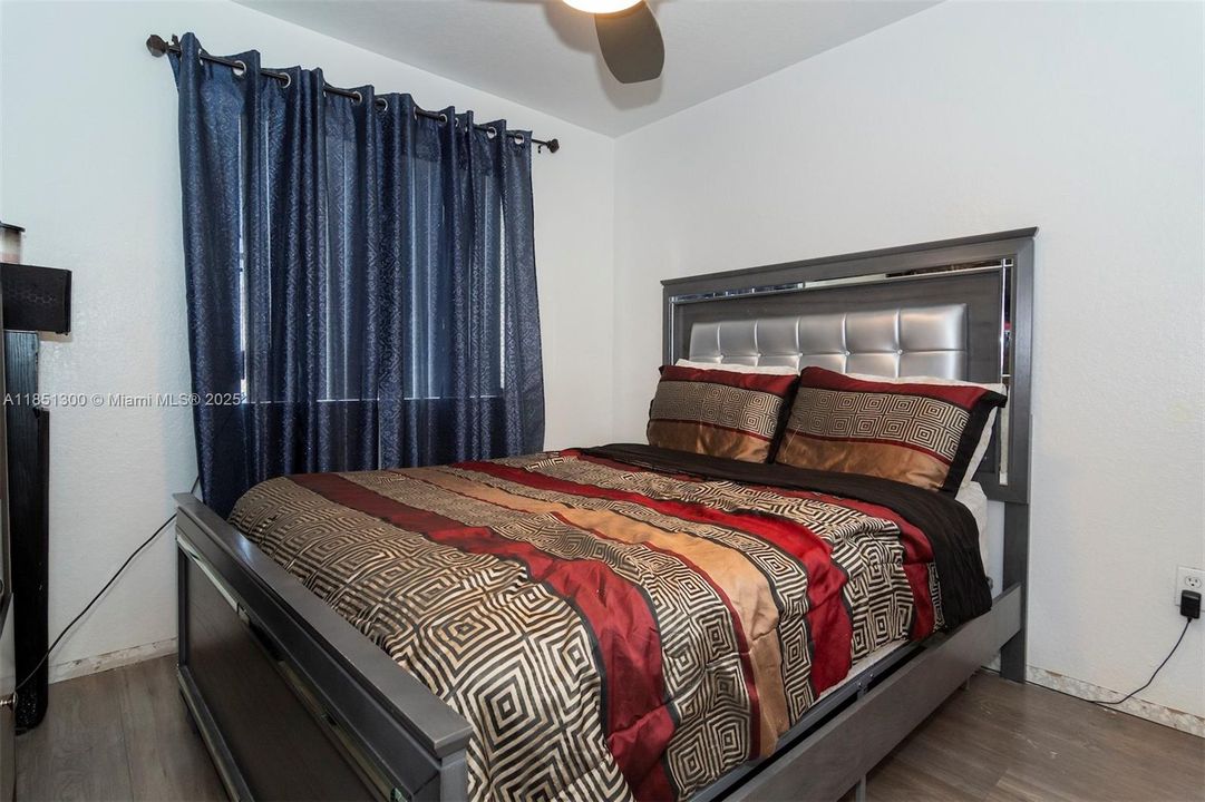 Vendido Recientemente: $349,900 (3 camas, 2 baños, 1568 Pies cuadrados)