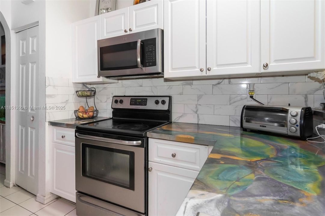 Vendido Recientemente: $349,900 (3 camas, 2 baños, 1568 Pies cuadrados)