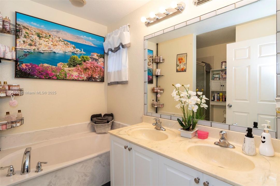 Vendido Recientemente: $349,900 (3 camas, 2 baños, 1568 Pies cuadrados)