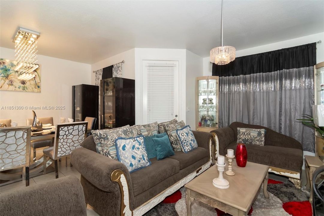 Vendido Recientemente: $349,900 (3 camas, 2 baños, 1568 Pies cuadrados)