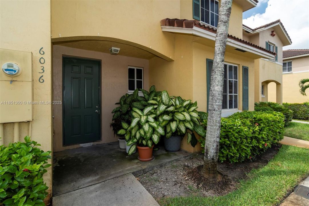 Vendido Recientemente: $349,900 (3 camas, 2 baños, 1568 Pies cuadrados)