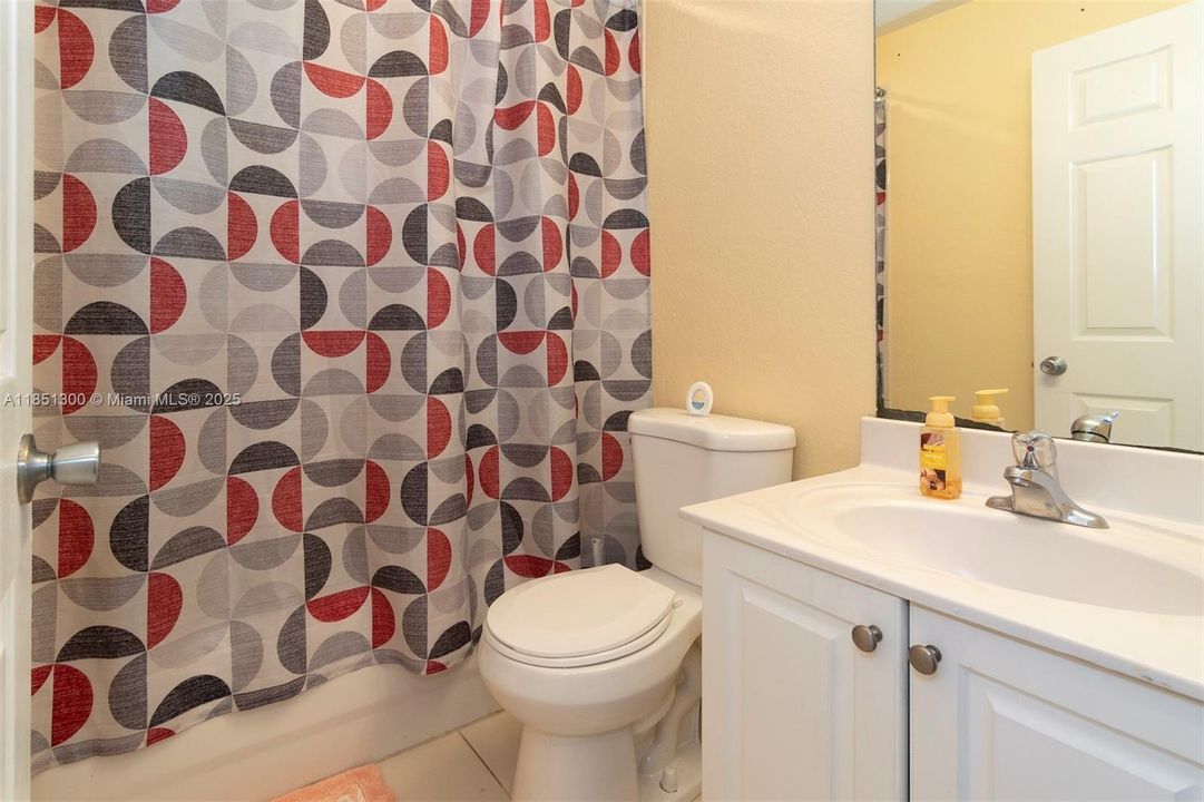 Vendido Recientemente: $349,900 (3 camas, 2 baños, 1568 Pies cuadrados)