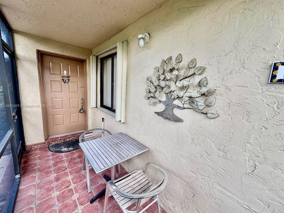 待售: $285,000 (2 贝兹, 2 浴室, 1231 平方英尺)