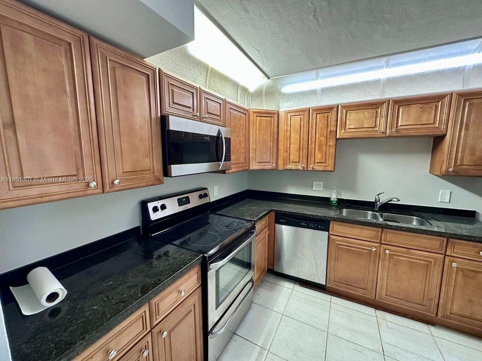 待售: $285,000 (2 贝兹, 2 浴室, 1231 平方英尺)