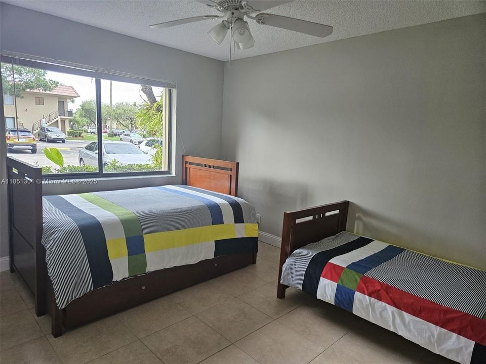 待售: $285,000 (2 贝兹, 2 浴室, 1231 平方英尺)