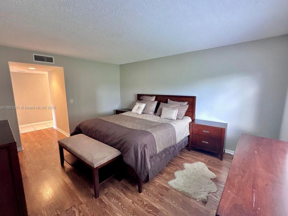 待售: $285,000 (2 贝兹, 2 浴室, 1231 平方英尺)