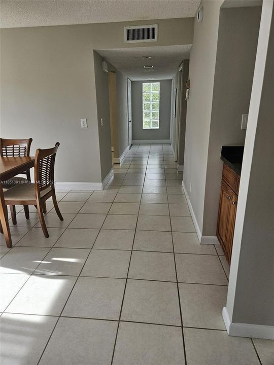 待售: $285,000 (2 贝兹, 2 浴室, 1231 平方英尺)