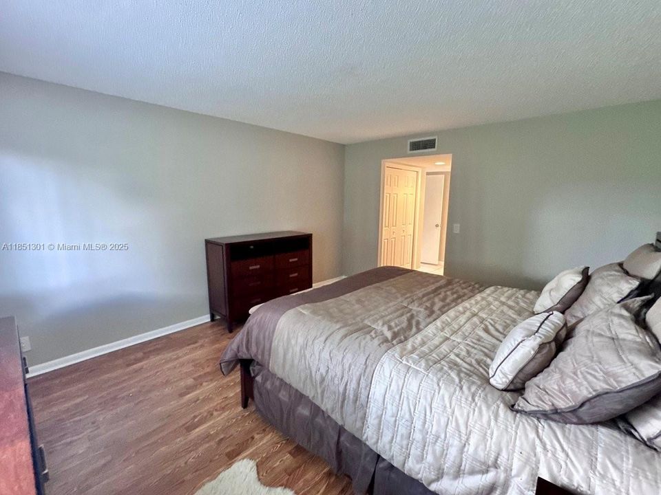 待售: $285,000 (2 贝兹, 2 浴室, 1231 平方英尺)