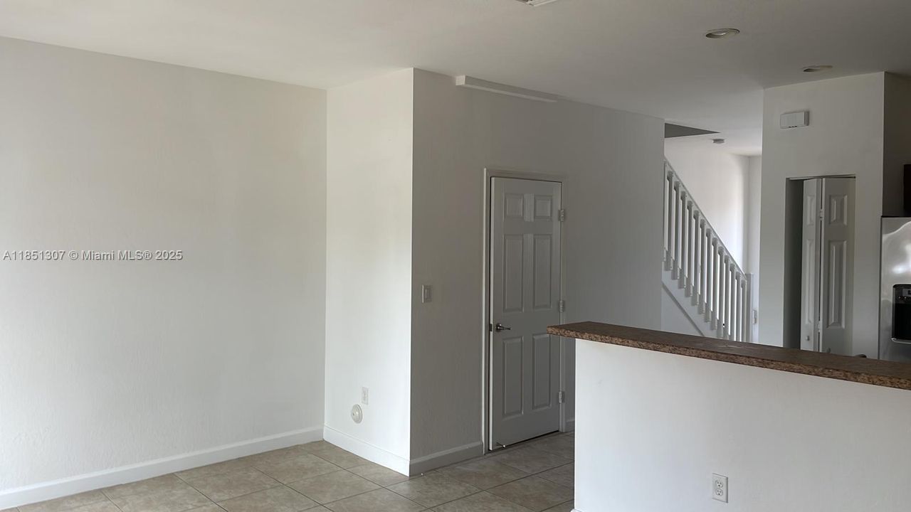 En Venta: $350,000 (2 camas, 2 baños, 1224 Pies cuadrados)