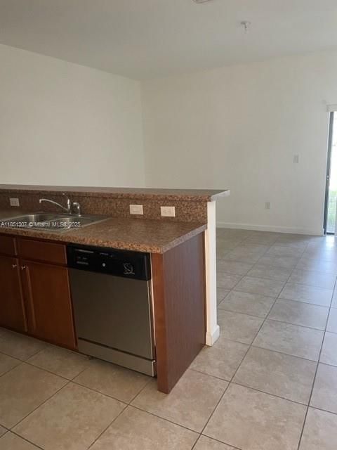 En Venta: $350,000 (2 camas, 2 baños, 1224 Pies cuadrados)