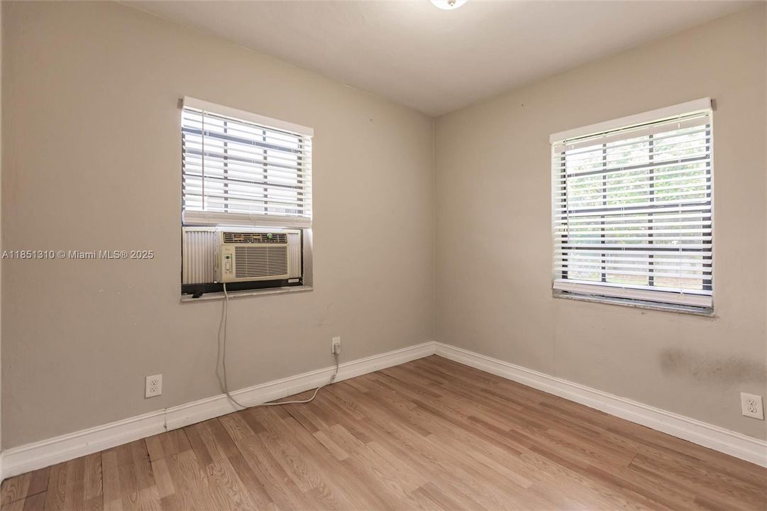 Недавно продано: $339,900 (2 спален, 1 ванн, 848 Квадратных фут)