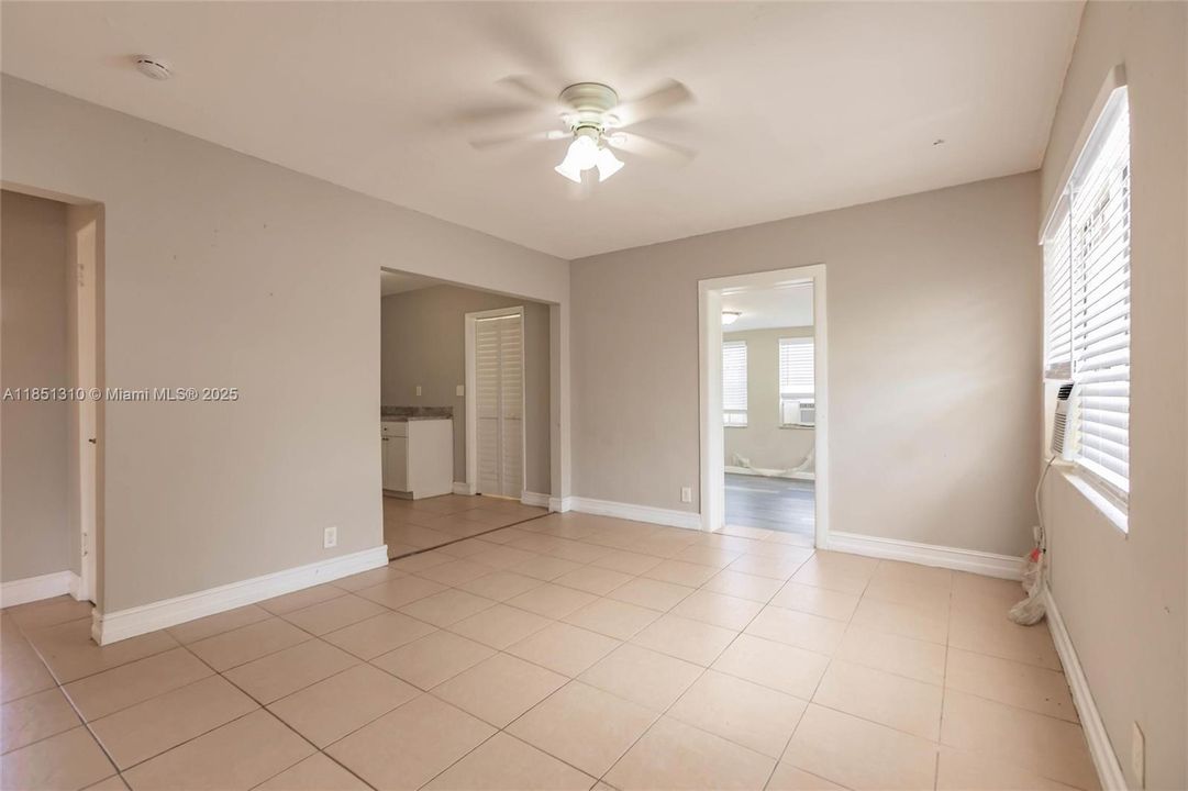 Недавно продано: $339,900 (2 спален, 1 ванн, 848 Квадратных фут)